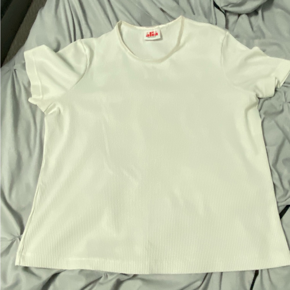 ALIA White Ribbed Top - Picture 2 of 3